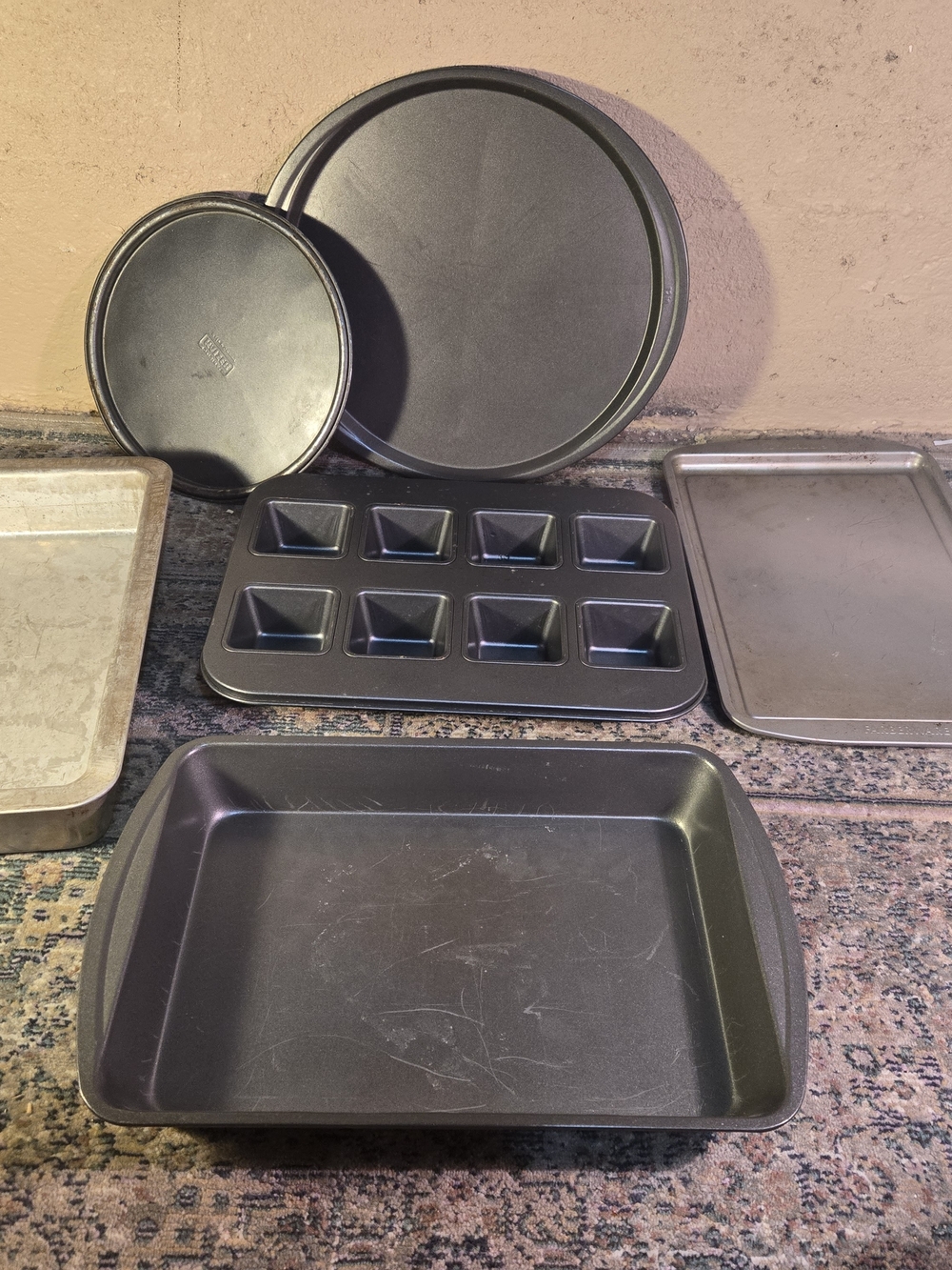 Lot Of 6 Cooking Pans Cookie Sheets Pizza Pans Cake Pans